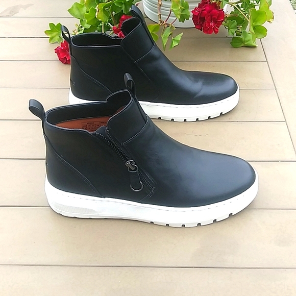 Vionic Shoes - NEW VIONIC booties
